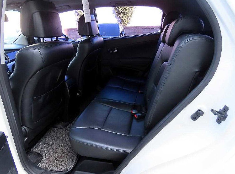 KG모빌리티(쌍용)  코란도 CLUBBY 2WD 사진 6