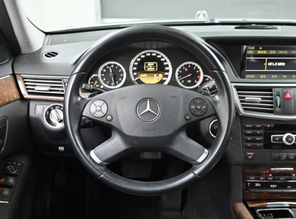 벤츠 E 클래스 E300 엘레강스 사진 13