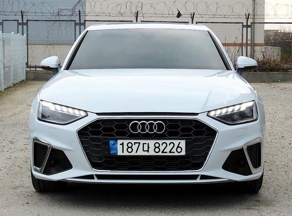 아우디 A4 40 TFSI 프리미엄