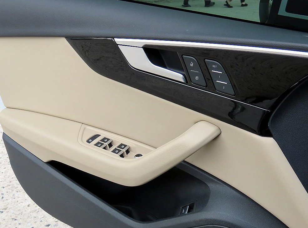 아우디 A4 40 TFSI 프리미엄 사진 12