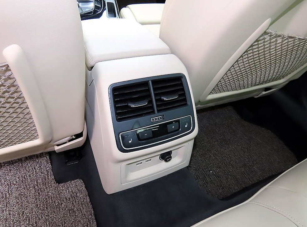 아우디 A4 40 TFSI 프리미엄 사진 17