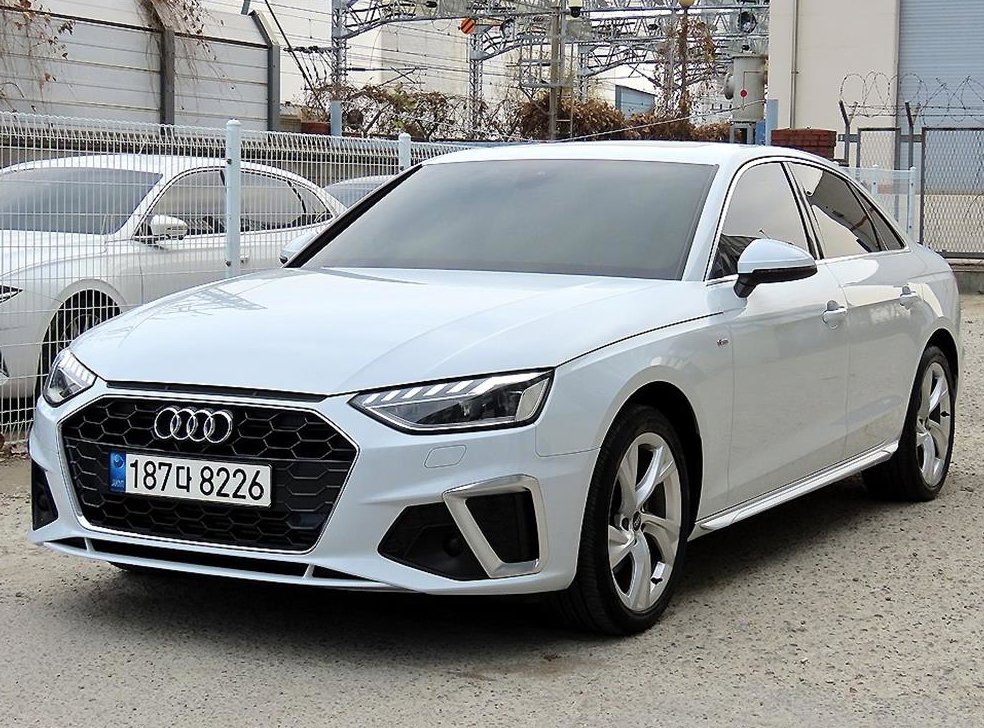 아우디 A4 40 TFSI 프리미엄 사진 2