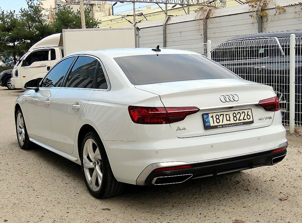 아우디 A4 40 TFSI 프리미엄 사진 3