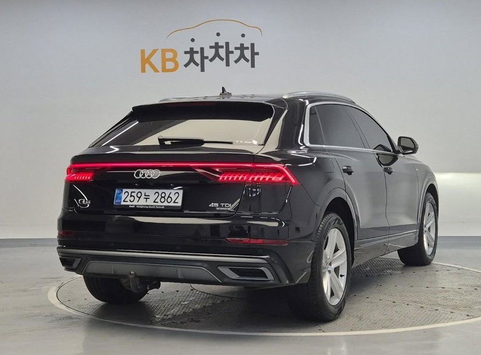 아우디 Q8 45 TDI 콰트로 프리미엄 사진 3