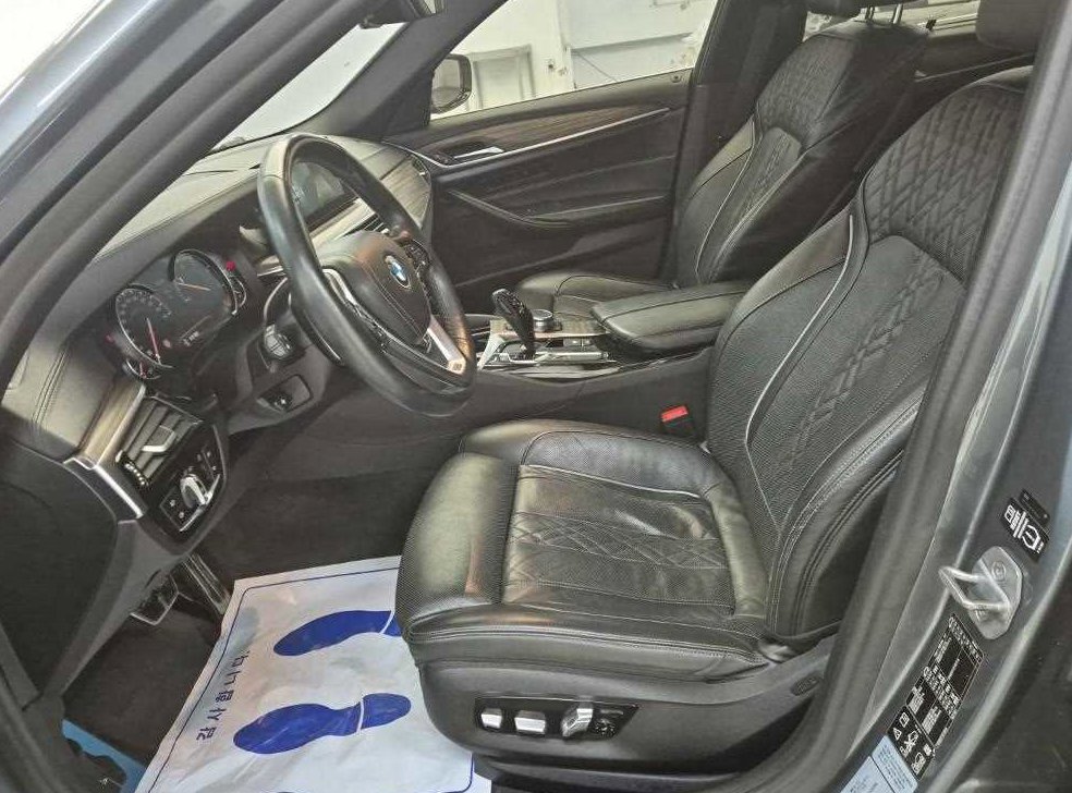 BMW 5시리즈 520d xDrive M 스포츠 플러스 사진 11