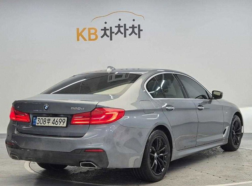 BMW 5시리즈 520d xDrive M 스포츠 플러스 사진 3