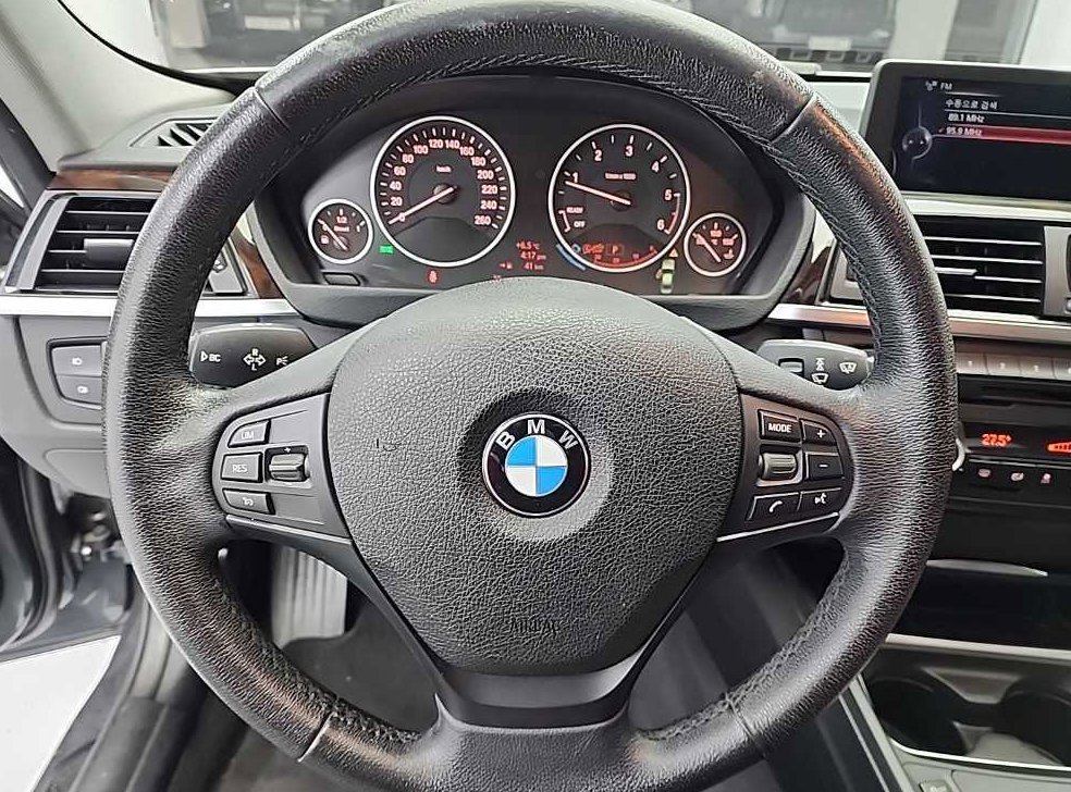 BMW 3시리즈 320d 사진 9