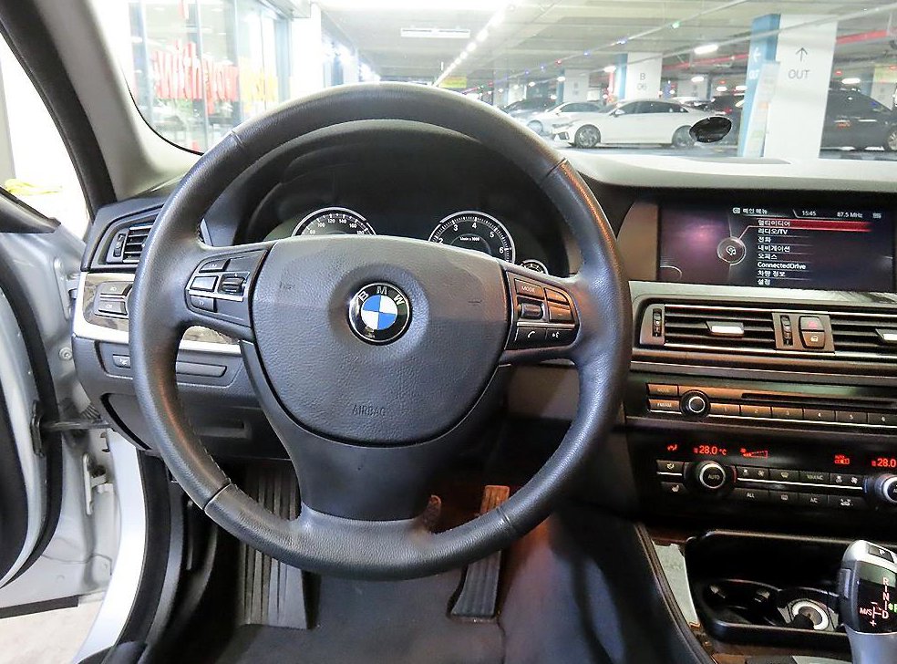 BMW 5시리즈 528i xDrive 사진 8