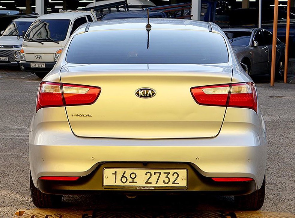 기아 프라이드 4DR 1.4 MPI 트렌디 사진 3