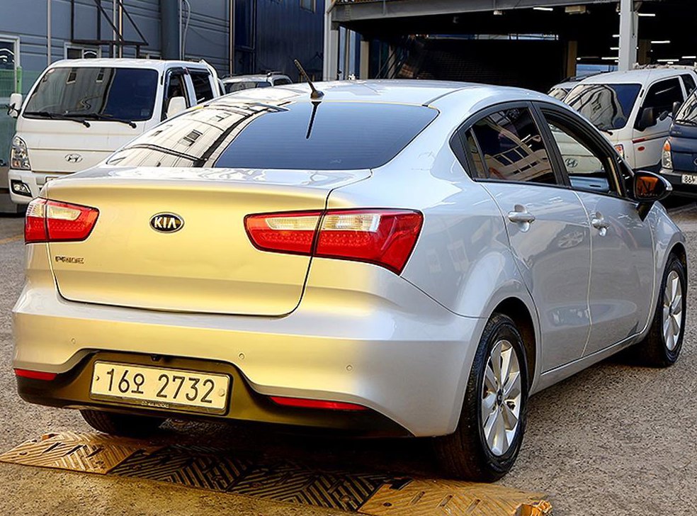 기아 프라이드 4DR 1.4 MPI 트렌디 사진 4