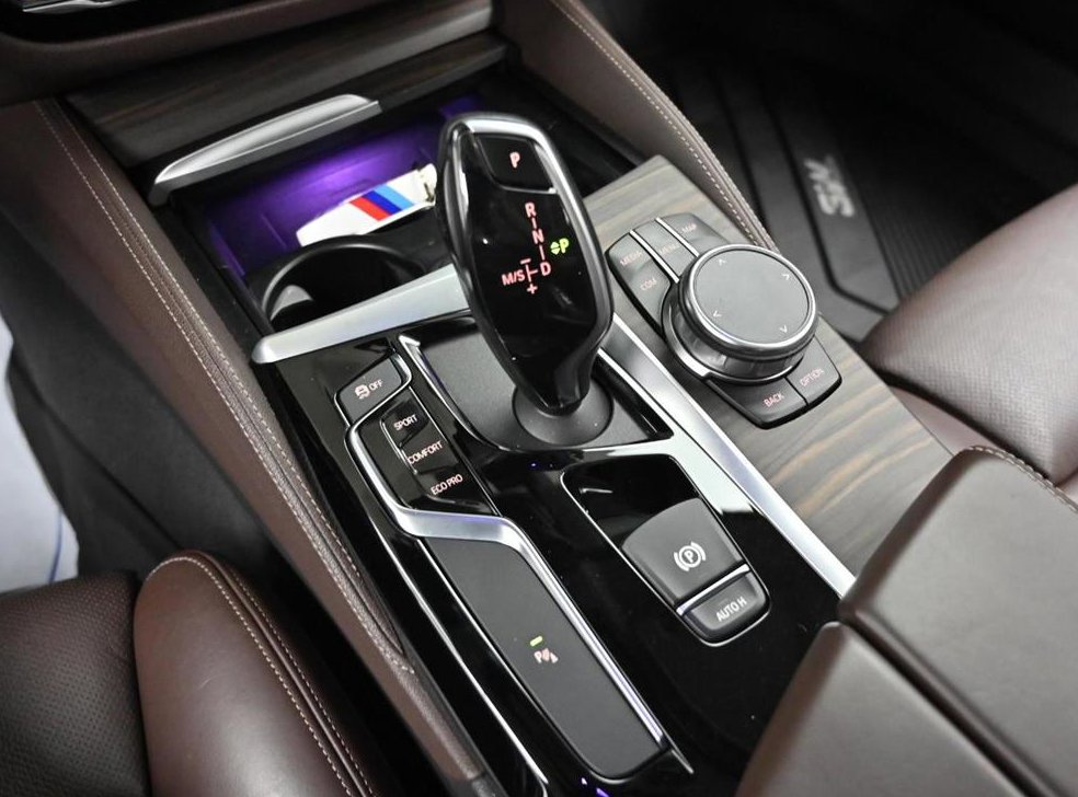 BMW 5시리즈 520d 럭셔리 플러스 사진 9