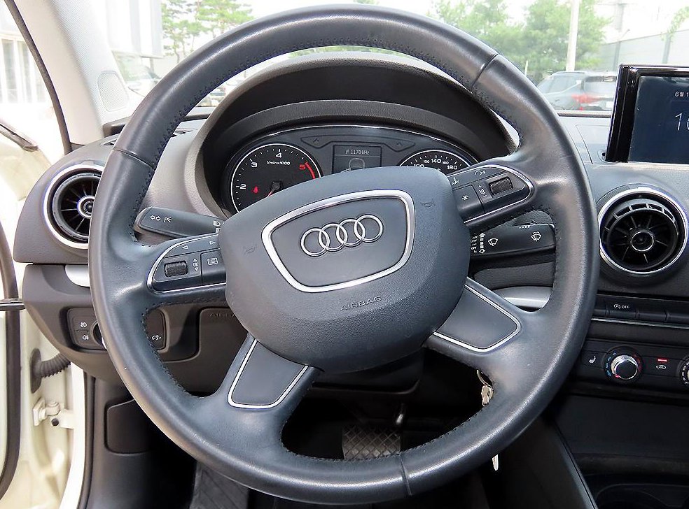 아우디 A3 2.0 TDI 사진 8
