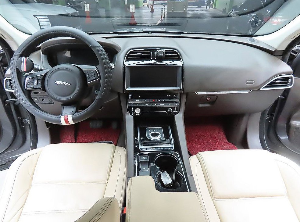 재규어 F-PACE 20d 프레스티지 사진 11