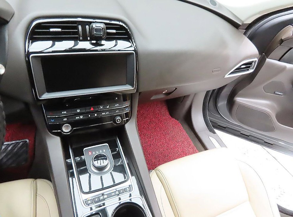재규어 F-PACE 20d 프레스티지 사진 7