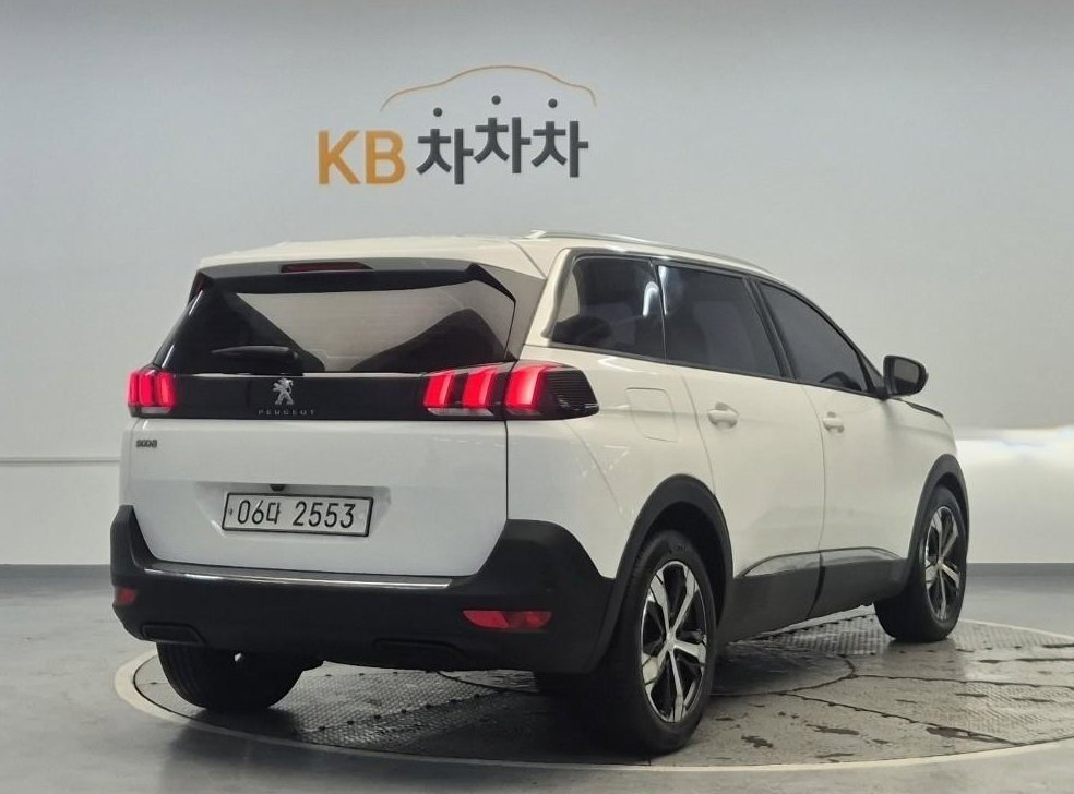 푸조 5008 1.6 BlueHDi 알뤼르 사진 3
