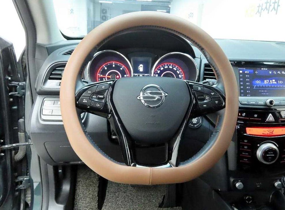 KG모빌리티(쌍용)  티볼리 2WD 디젤 1.6 RX 사진 8