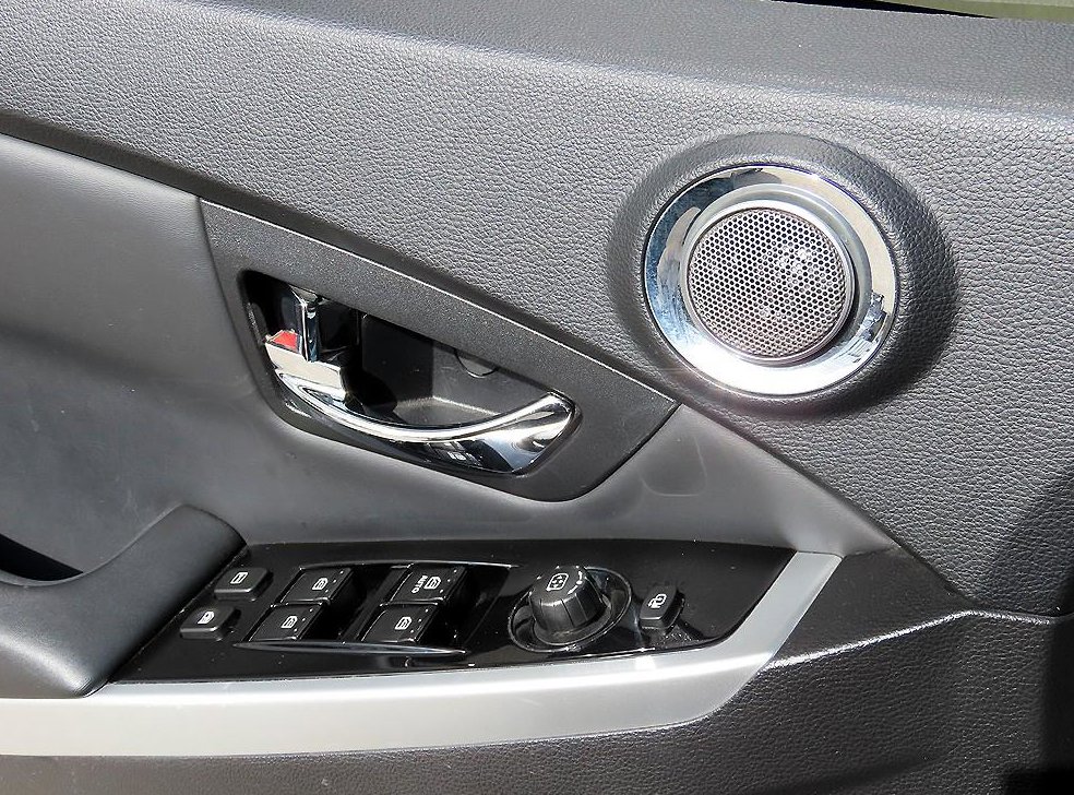 KG모빌리티(쌍용)  코란도 2WD 2.0 CVT 사진 11