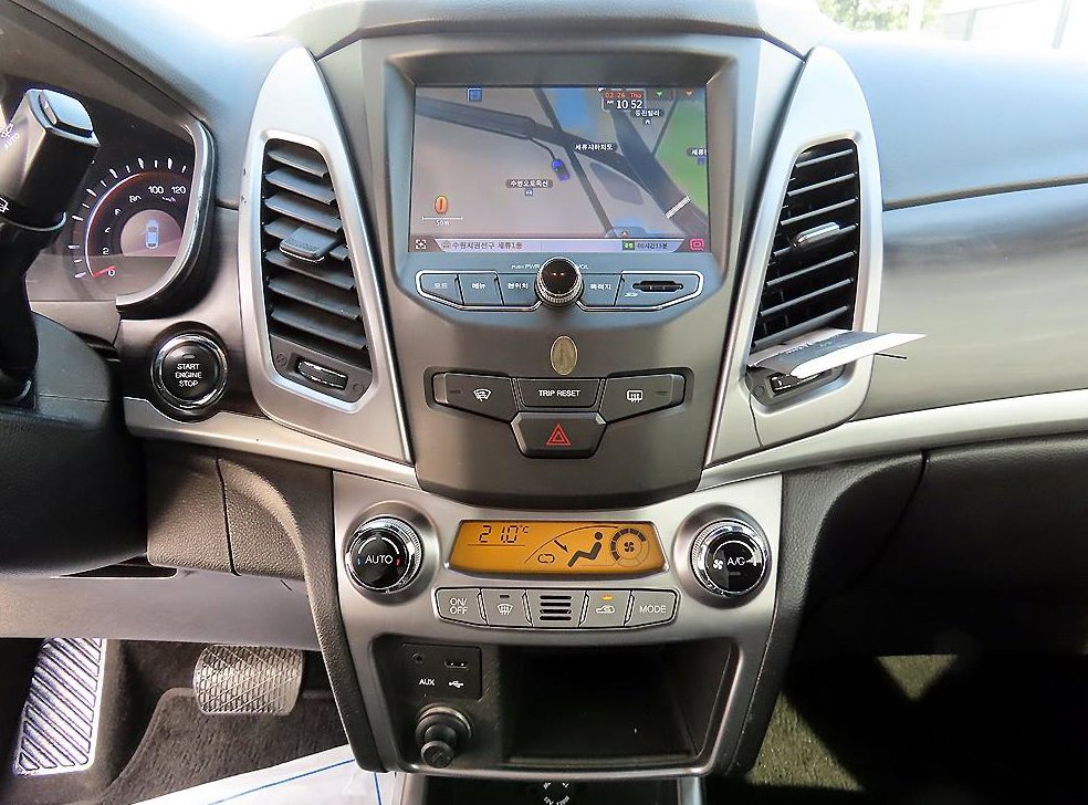 KG모빌리티(쌍용)  코란도 2WD 2.0 CVT 사진 14
