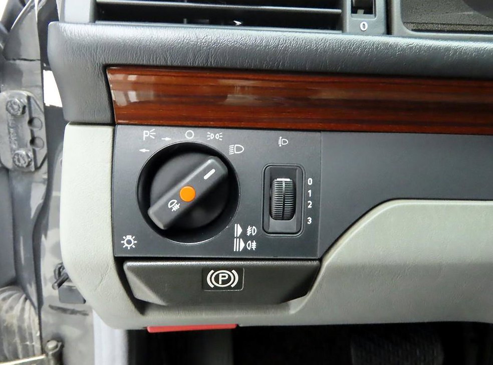 벤츠 E 클래스 E220 사진 12