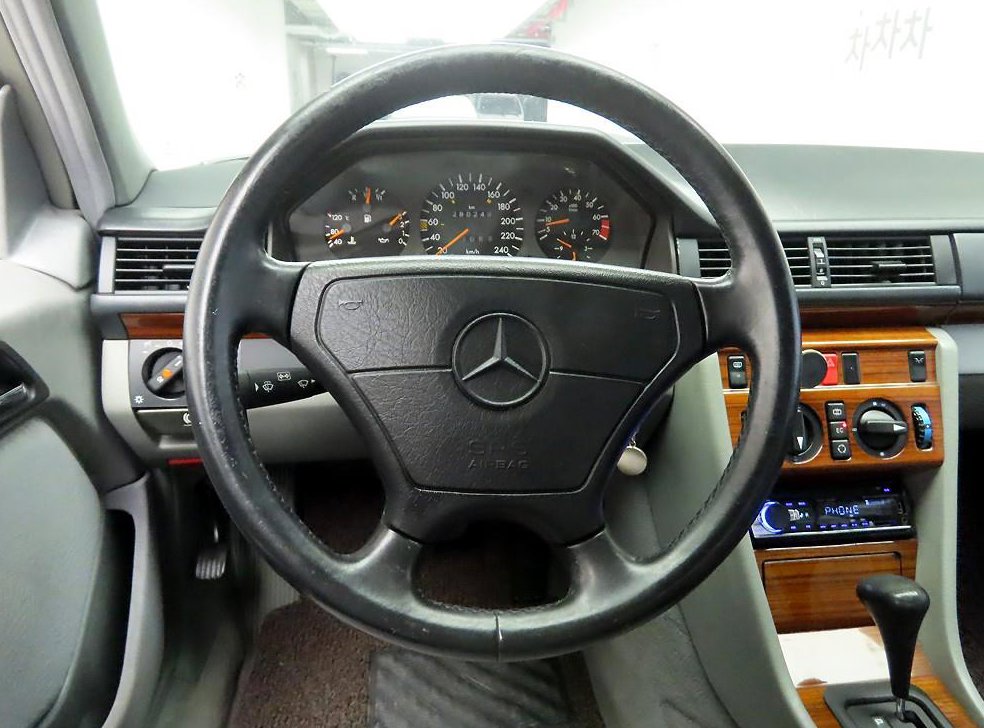 벤츠 E 클래스 E220 사진 7