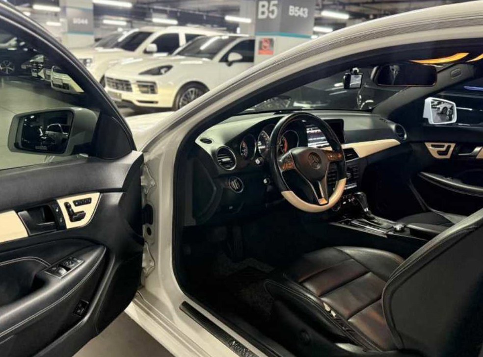 벤츠 C 클래스 C220 CDI 쿠페 사진 9