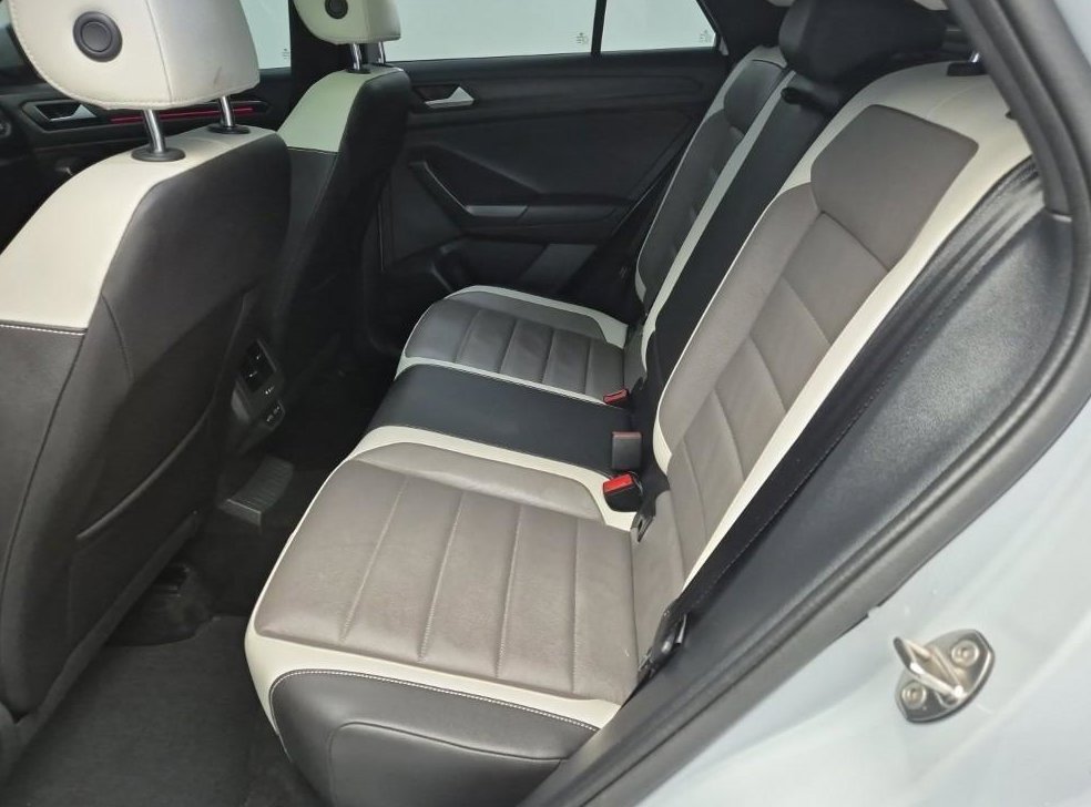 폭스바겐 티록 2.0 TDI 프레스티지 사진 12