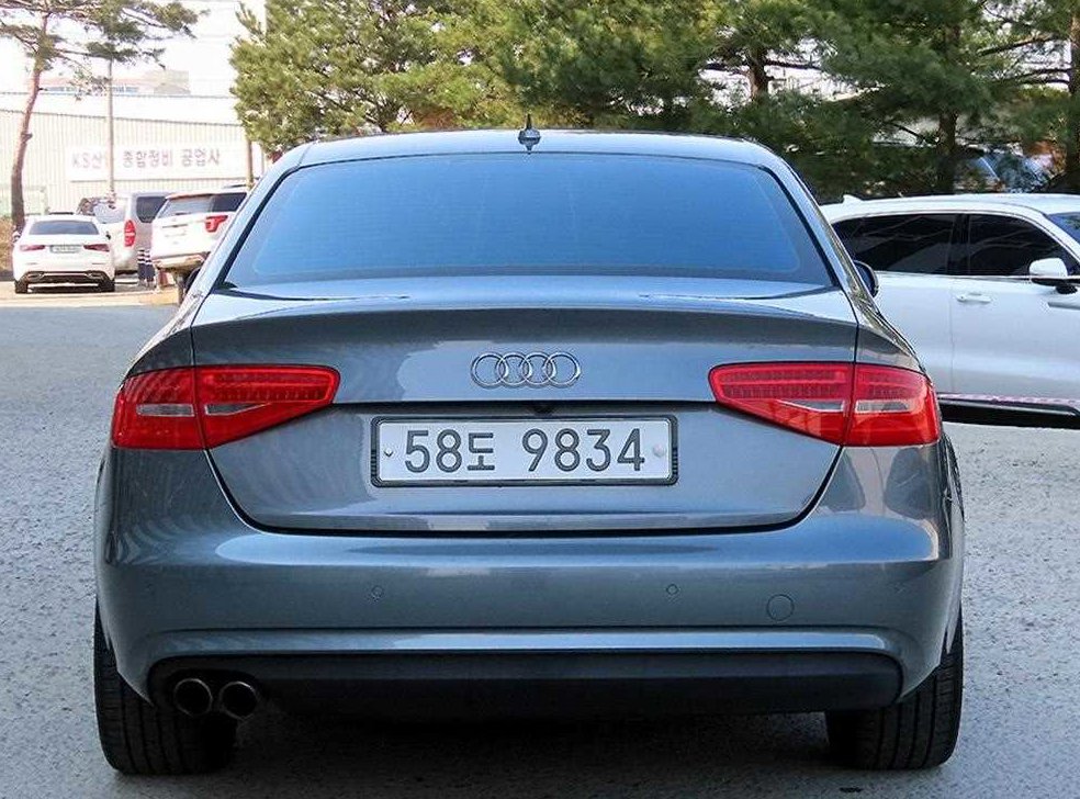 아우디 A4 2.0 TFSI 콰트로 사진 4