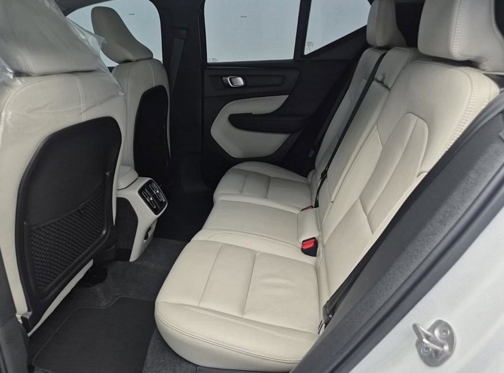 볼보 XC40 B4 AWD 울트라 브라이트 사진 12
