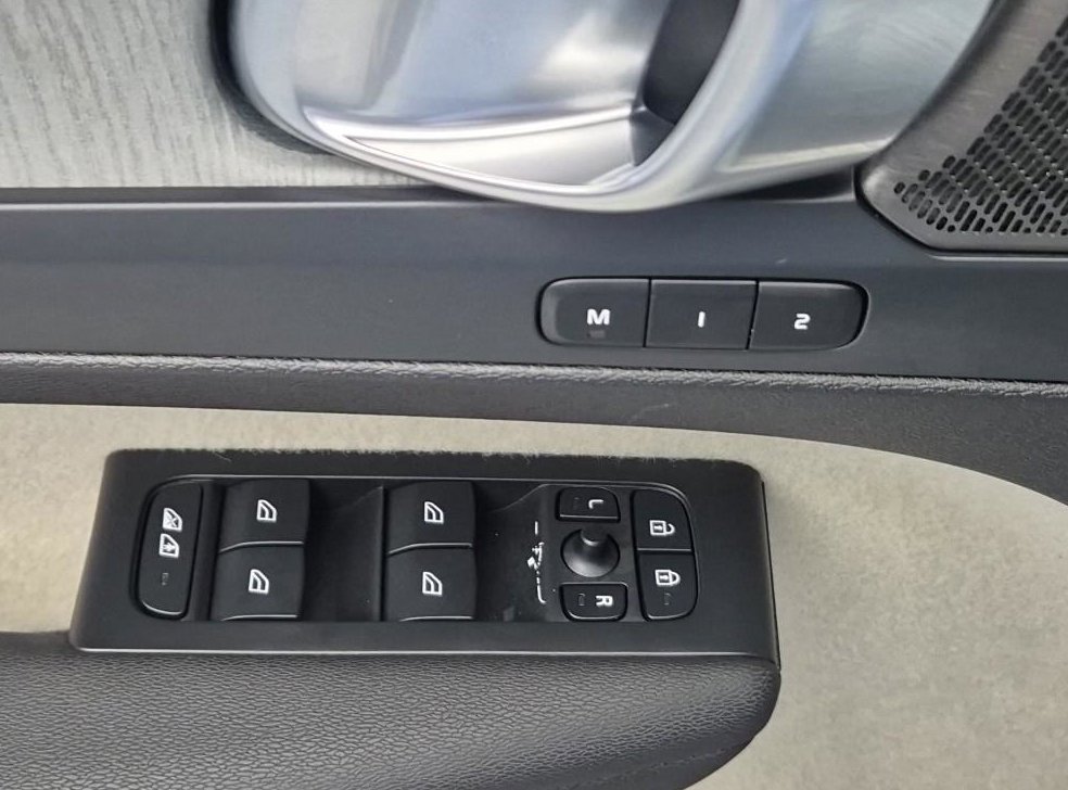 볼보 XC40 B4 AWD 울트라 브라이트 사진 18