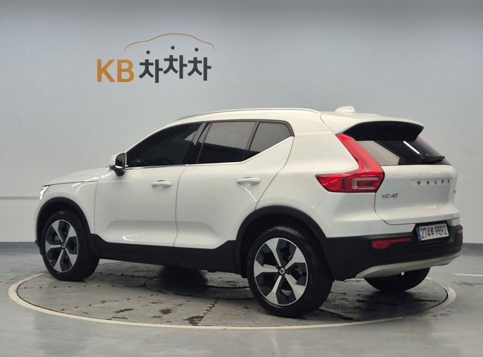 볼보 XC40 B4 AWD 울트라 브라이트 사진 2