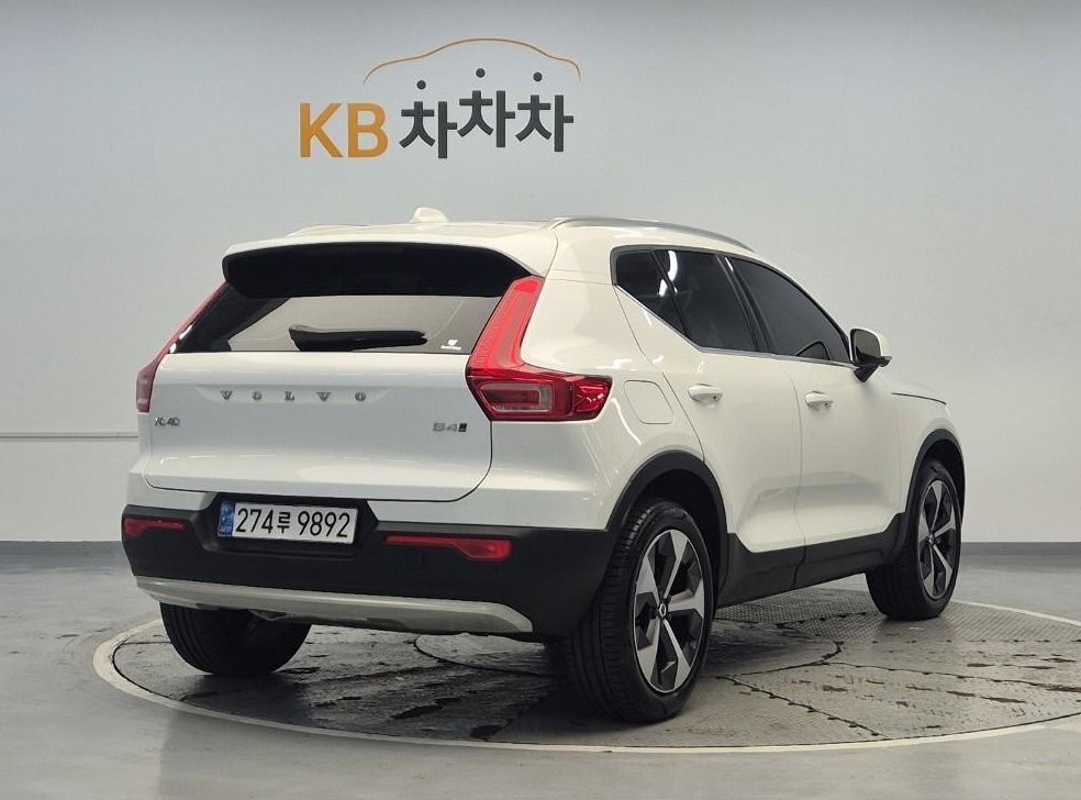 볼보 XC40 B4 AWD 울트라 브라이트 사진 3
