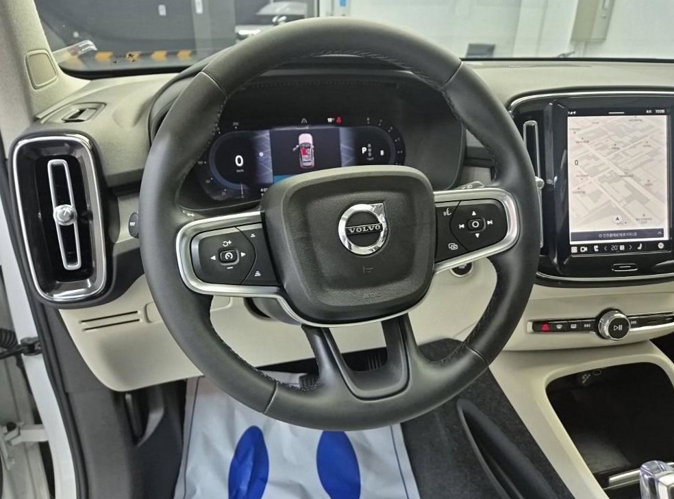 볼보 XC40 B4 AWD 울트라 브라이트 사진 9