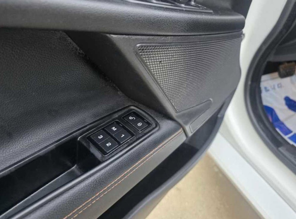 재규어 XE 2.0D 프레스티지 AWD 사진 10