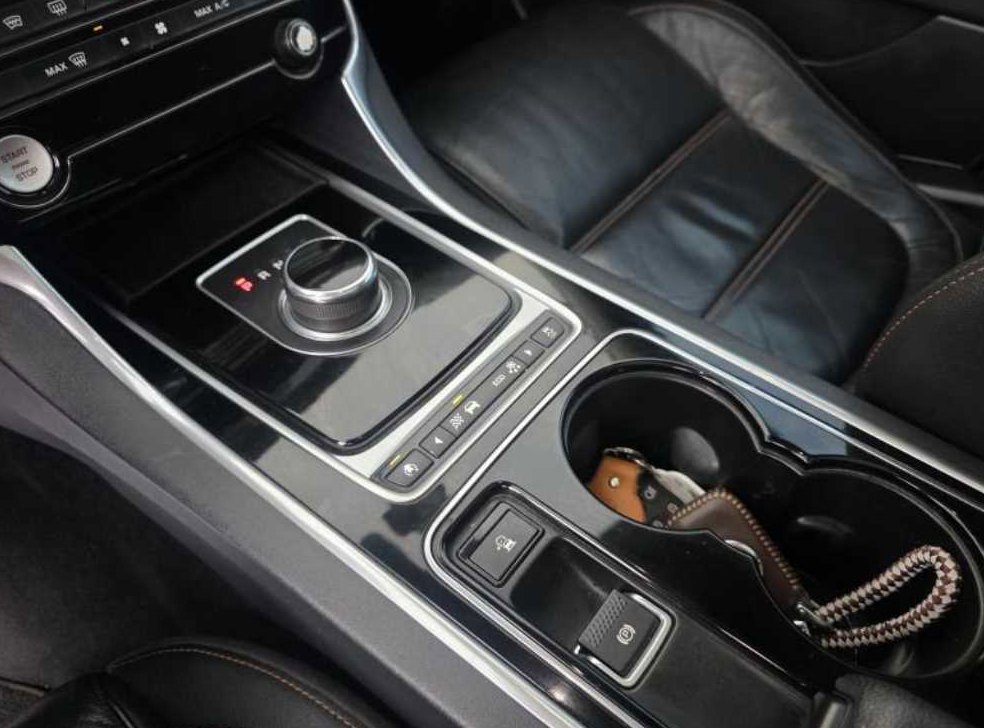 재규어 XE 2.0D 프레스티지 AWD 사진 14