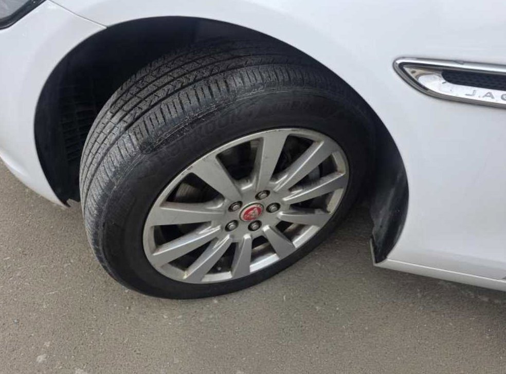 재규어 XE 2.0D 프레스티지 AWD 사진 19