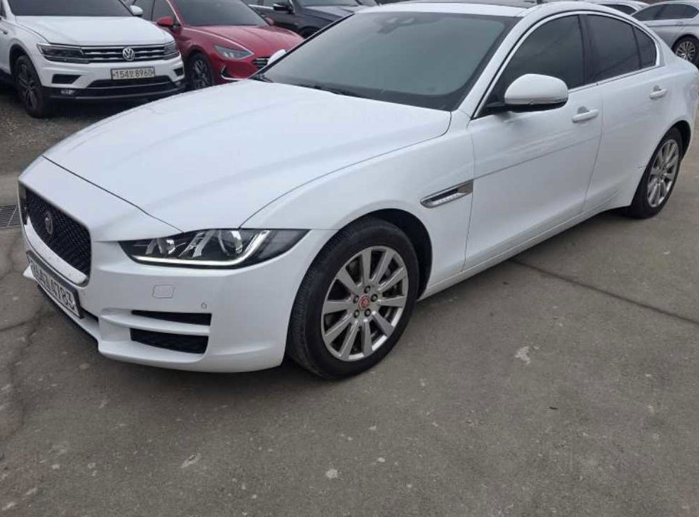 재규어 XE 2.0D 프레스티지 AWD 사진 2