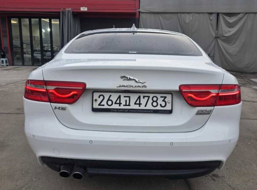 재규어 XE 2.0D 프레스티지 AWD 사진 3