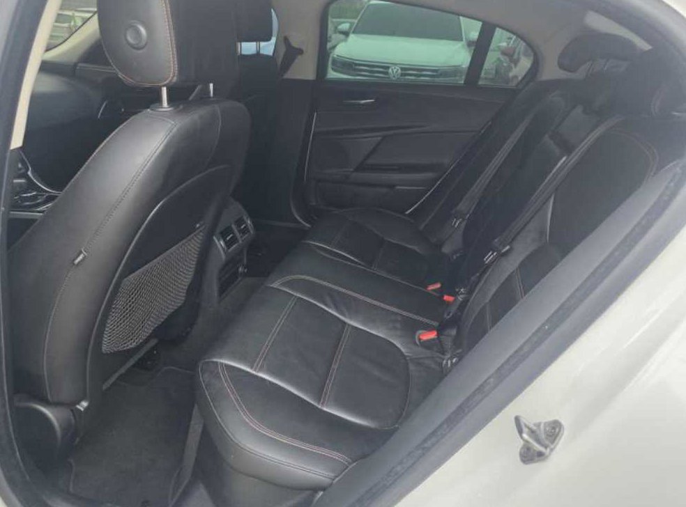 재규어 XE 2.0D 프레스티지 AWD 사진 6