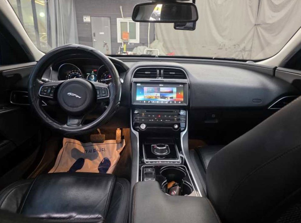 재규어 XE 2.0D 프레스티지 AWD 사진 7