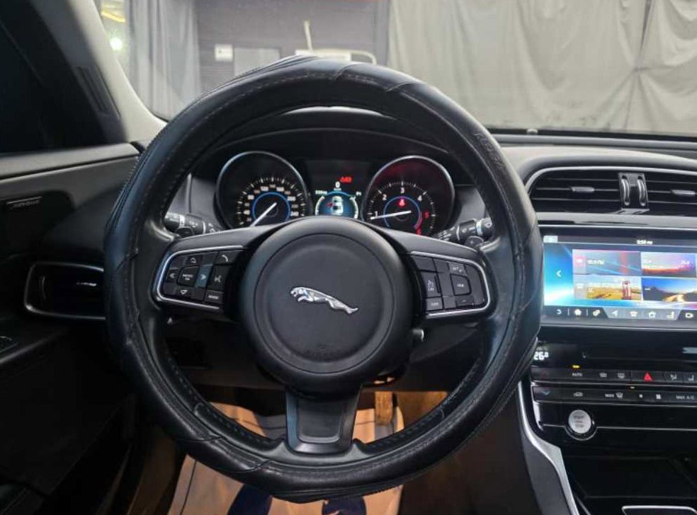 재규어 XE 2.0D 프레스티지 AWD 사진 8