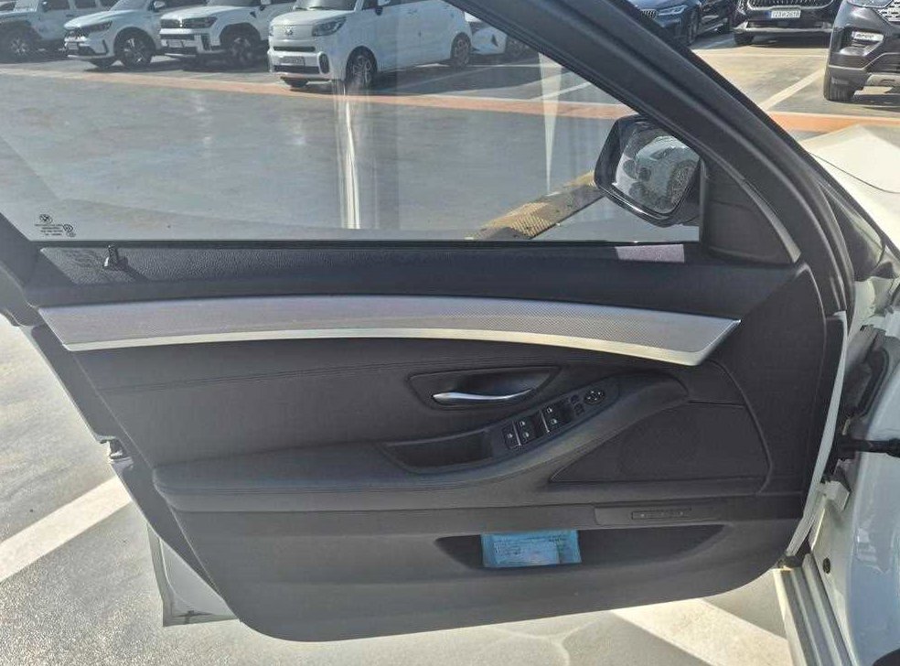 BMW 5시리즈 528i M 스포츠 사진 14