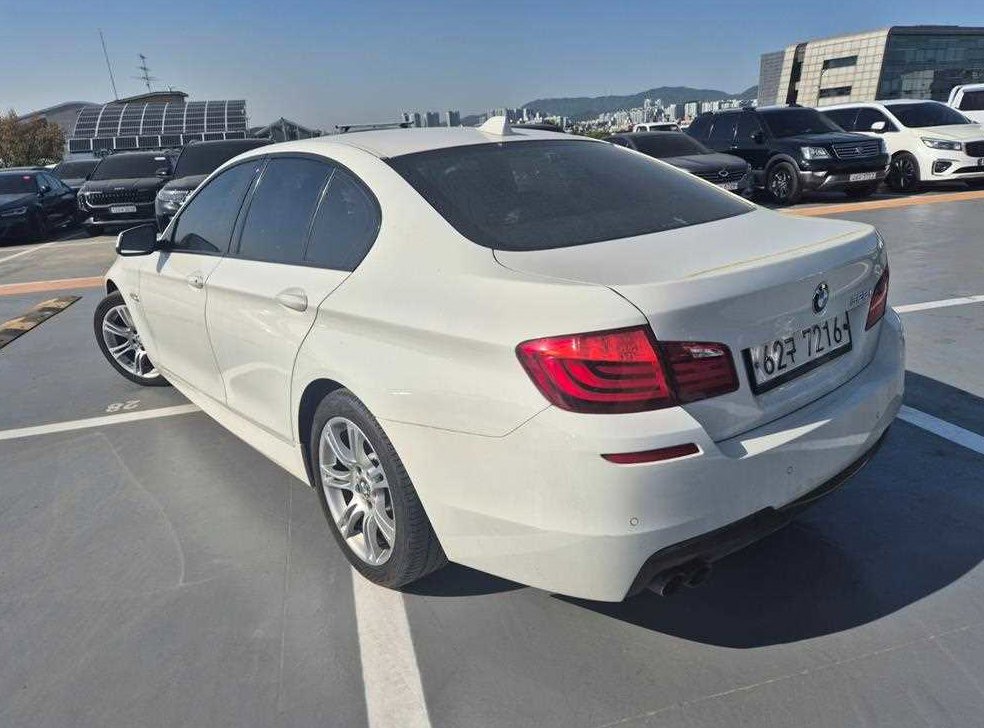 BMW 5시리즈 528i M 스포츠 사진 3