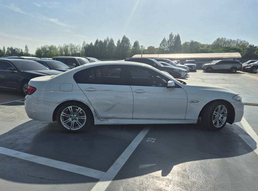 BMW 5시리즈 528i M 스포츠 사진 6