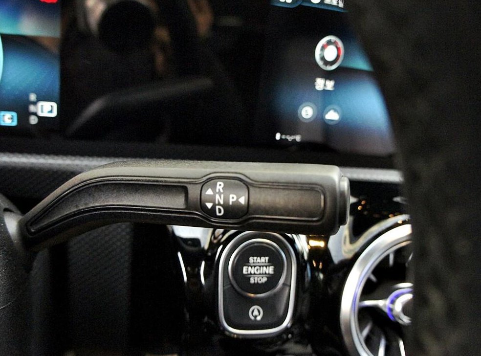 벤츠 A 클래스 A250 4MATIC 세단 사진 11