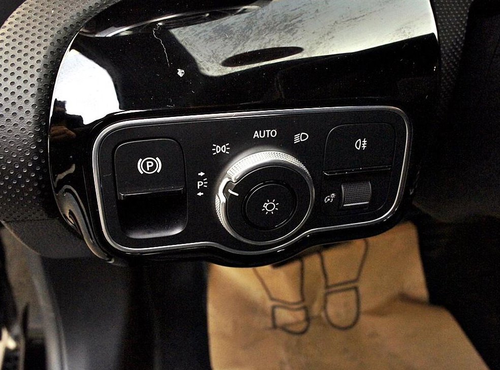 벤츠 A 클래스 A250 4MATIC 세단 사진 14