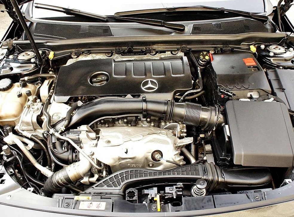 벤츠 A 클래스 A250 4MATIC 세단 사진 18