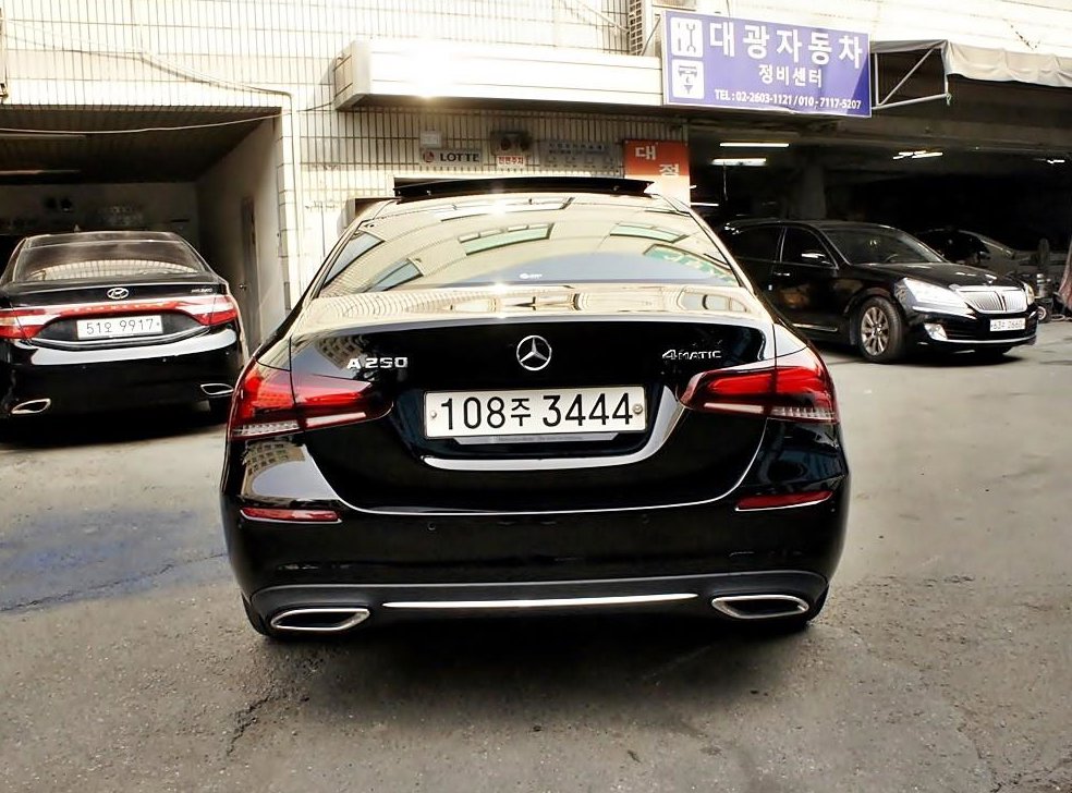 벤츠 A 클래스 A250 4MATIC 세단 사진 3