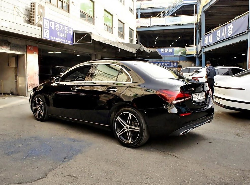 벤츠 A 클래스 A250 4MATIC 세단 사진 4