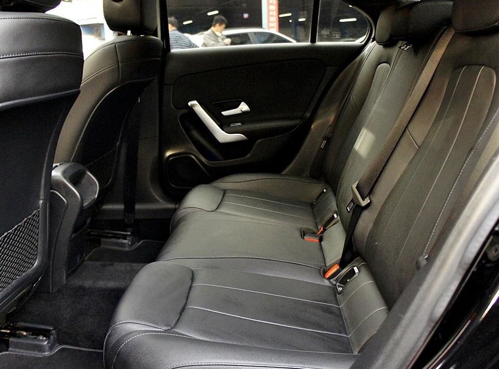 벤츠 A 클래스 A250 4MATIC 세단 사진 6