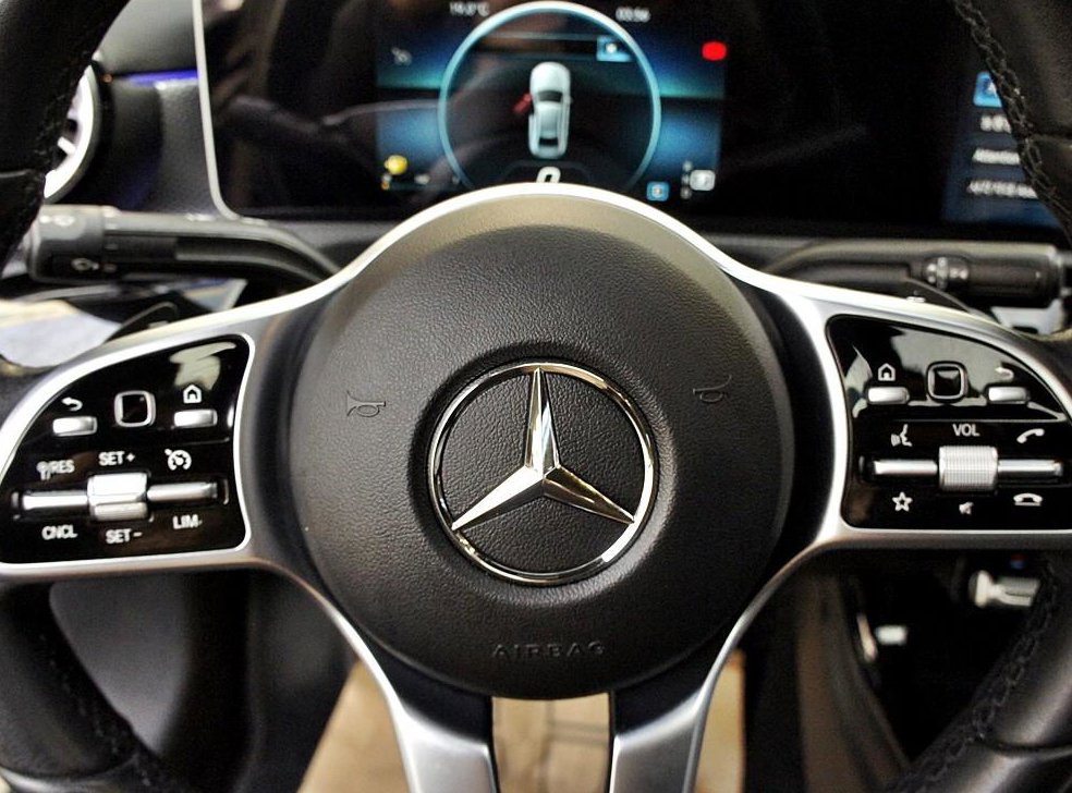 벤츠 A 클래스 A250 4MATIC 세단 사진 8